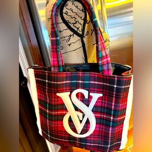 🟢 NWT Victoria’s Secret Tote Overnight Plaid Fur Trimmed Bag